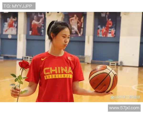 57投55中连4场零失手，女篮榜首中锋无解，却被小事困扰